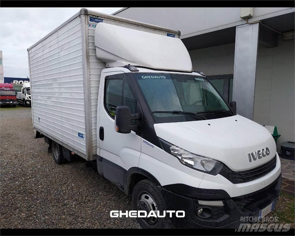 Iveco 35C18 Vehículos de caha cerrada