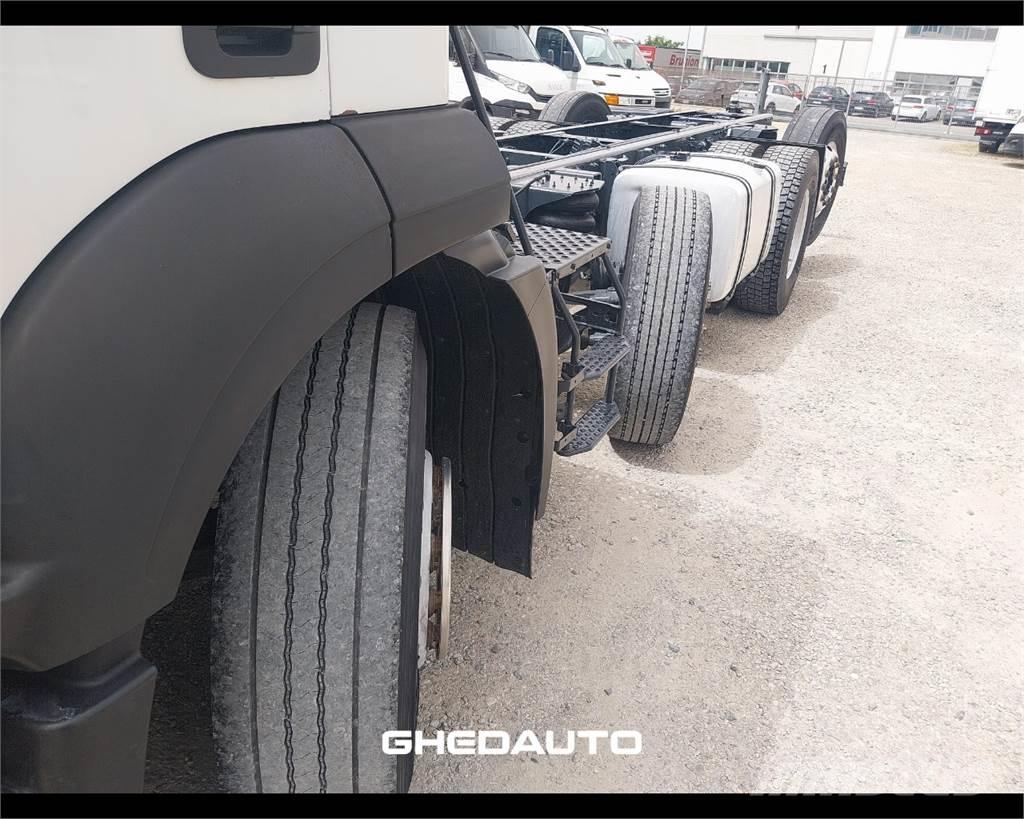 Iveco AD440S42 Camiones con caja de remolque