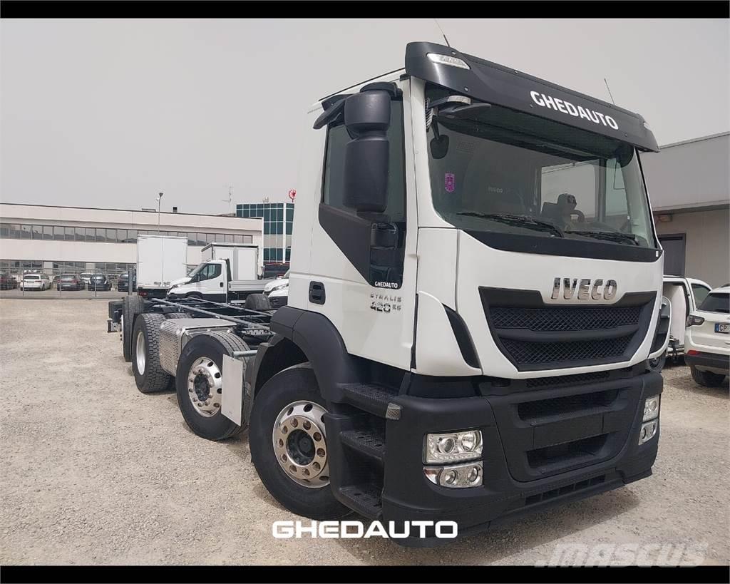 Iveco AD440S42 Camiones con caja de remolque