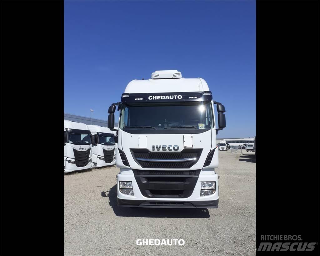 Iveco AS260S48Y Camiones con caja de remolque