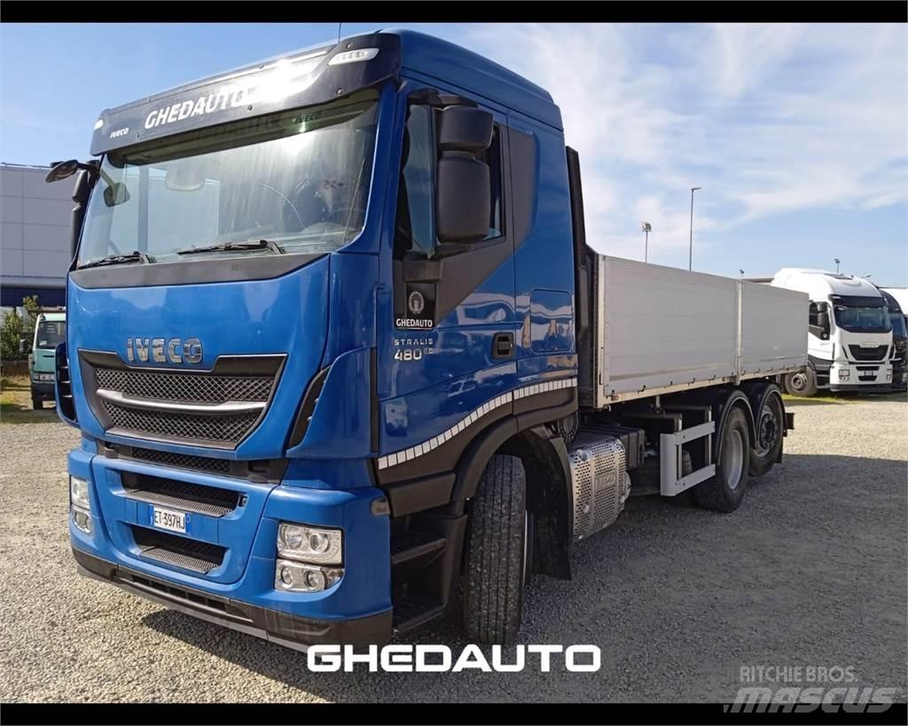 Iveco AS260S48Y Camiones con caja de remolque