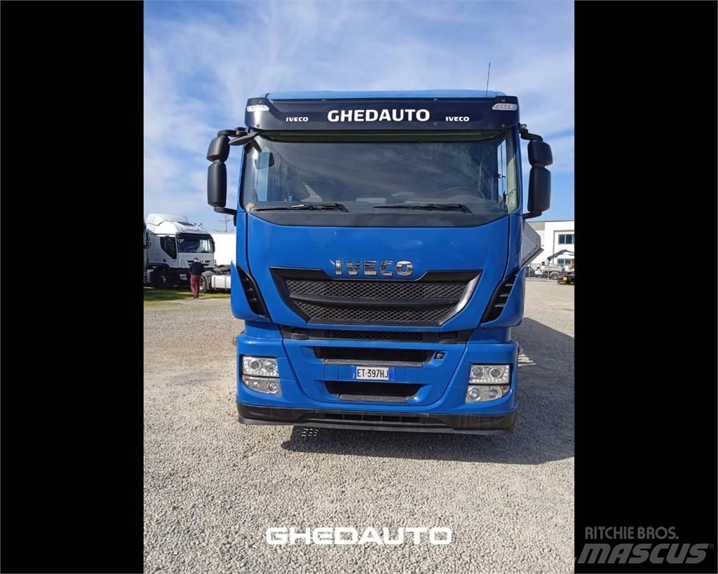 Iveco AS260S48Y Camiones con caja de remolque