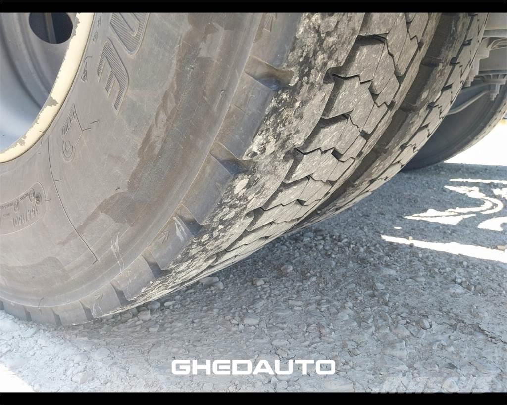 Iveco AS440ST/P Camiones con caja de remolque