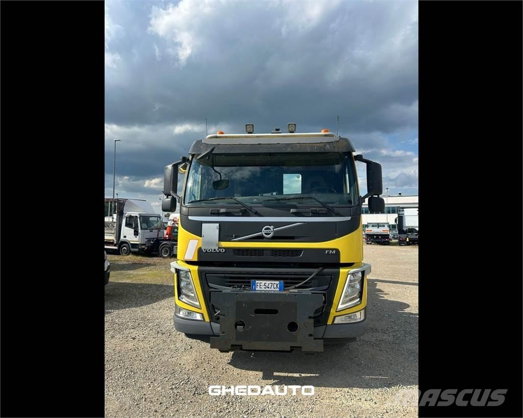 Volvo TRUCKS VOLVO Camiones con caja de remolque