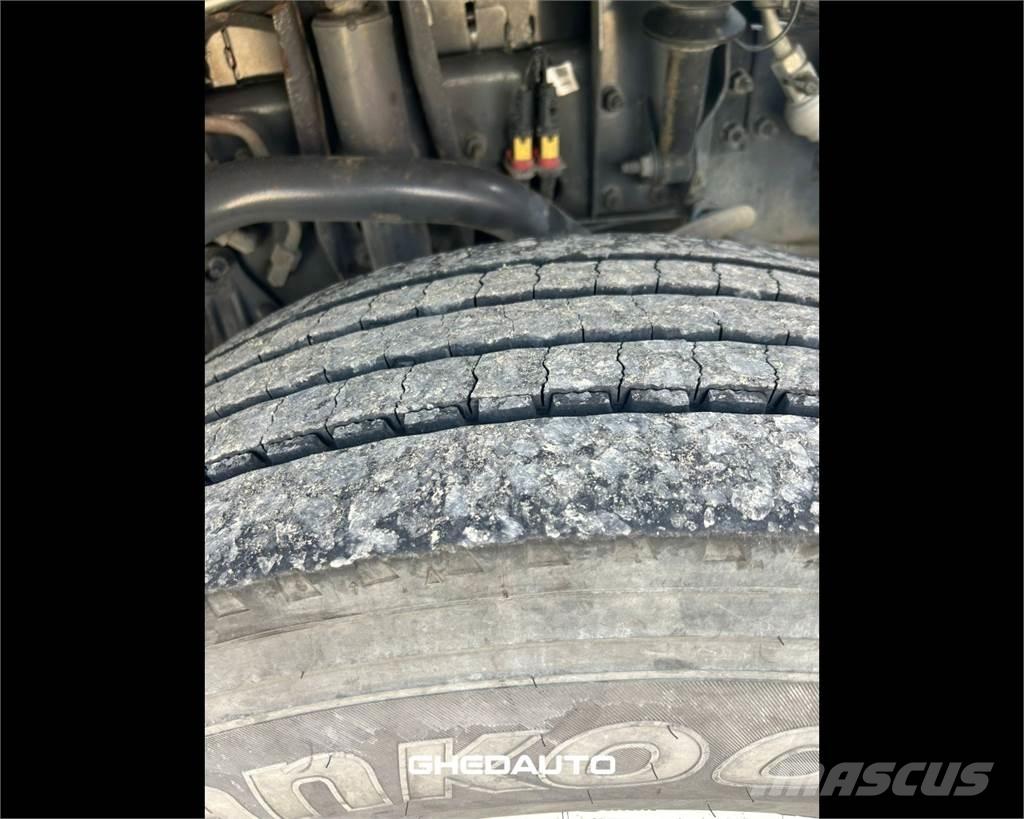 Volvo TRUCKS VOLVO Camiones con caja de remolque