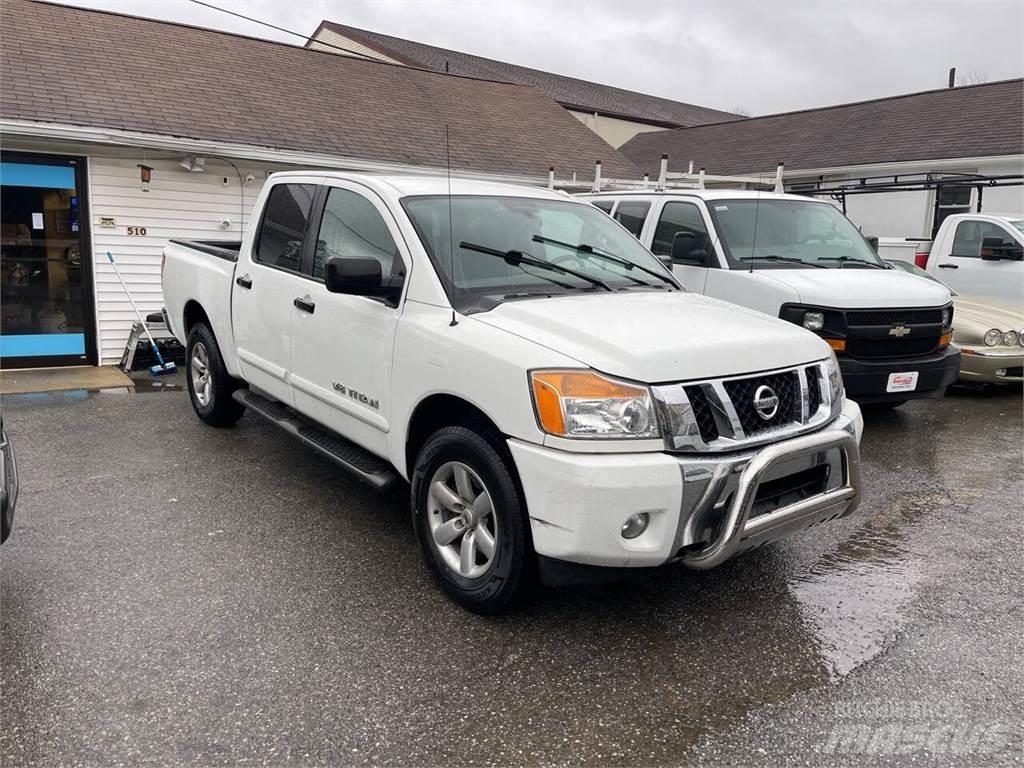 Nissan Titan Caja abierta/laterales abatibles