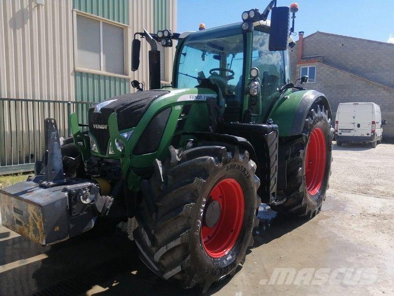 Fendt 718 VARIO Tractores