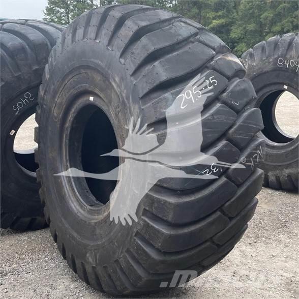 Titan 29.5x25 Llantas