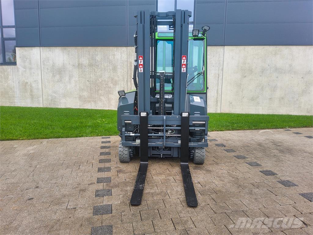 Combilift CBE 3000 Montacargas de 4 vías