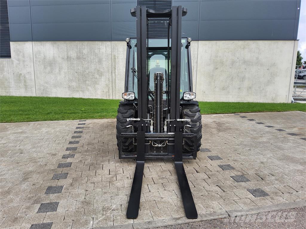 Manitou MC 25-4 Montacargas todo terreno