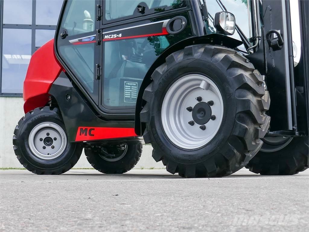 Manitou MC 25-4 Montacargas todo terreno