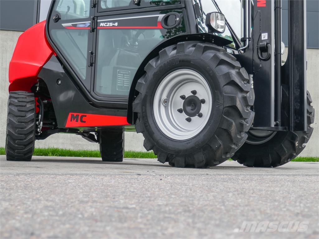 Manitou MC 25-4 Montacargas todo terreno