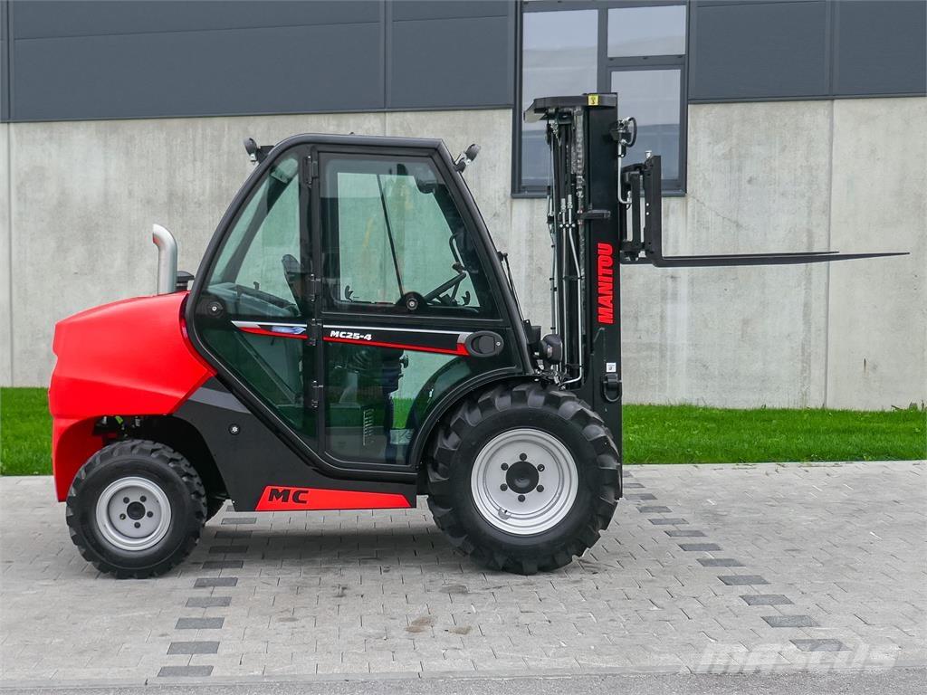 Manitou MC 25-4 Montacargas todo terreno