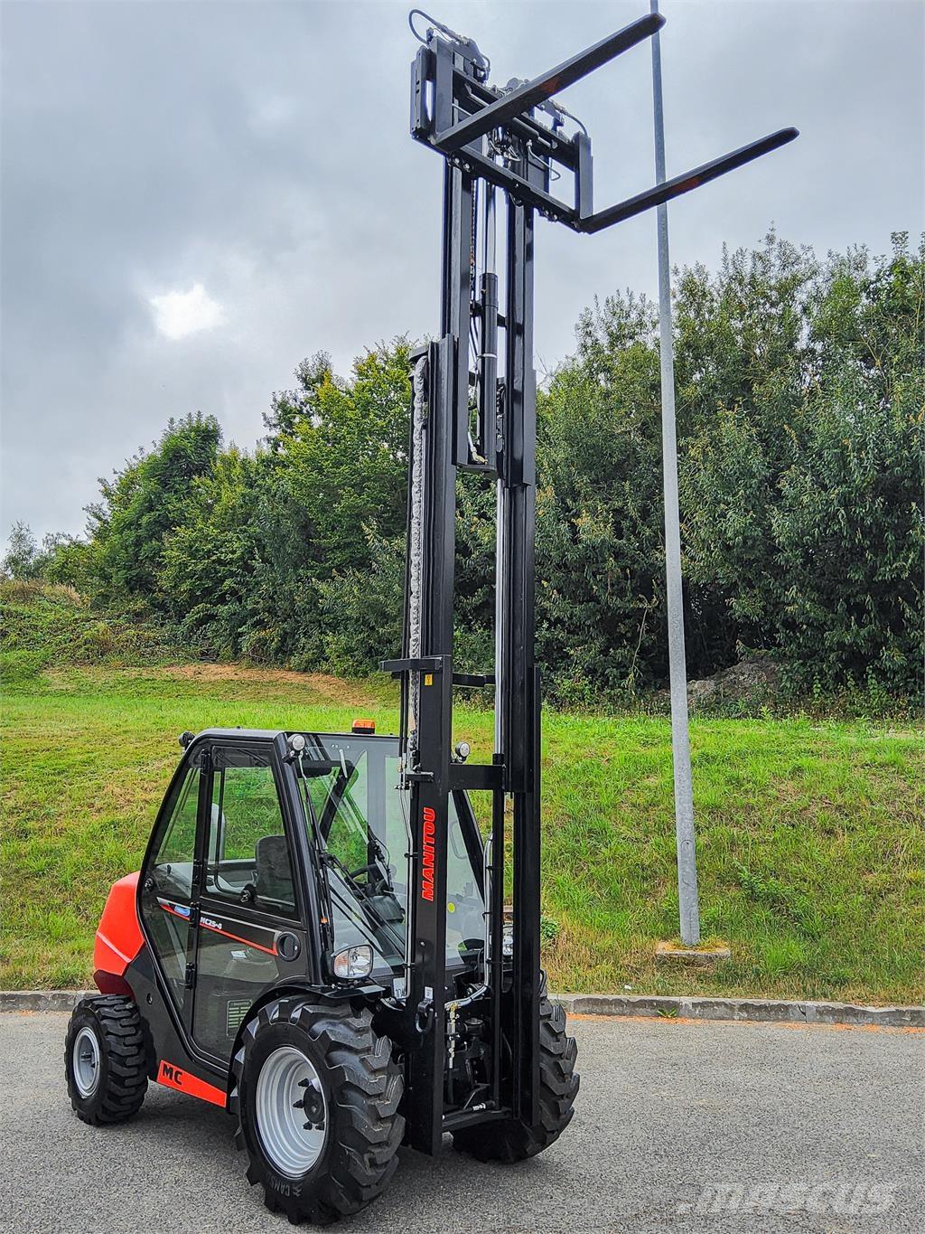 Manitou MC 25-4 Montacargas todo terreno
