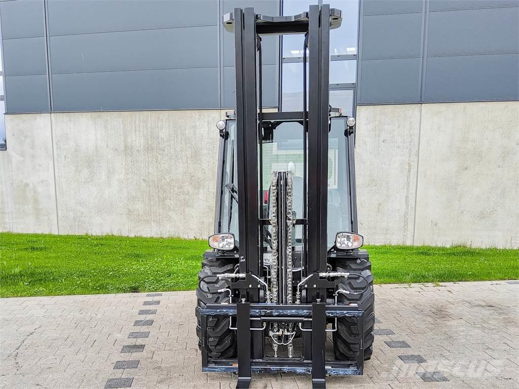 Manitou MC 30-4 Montacargas todo terreno