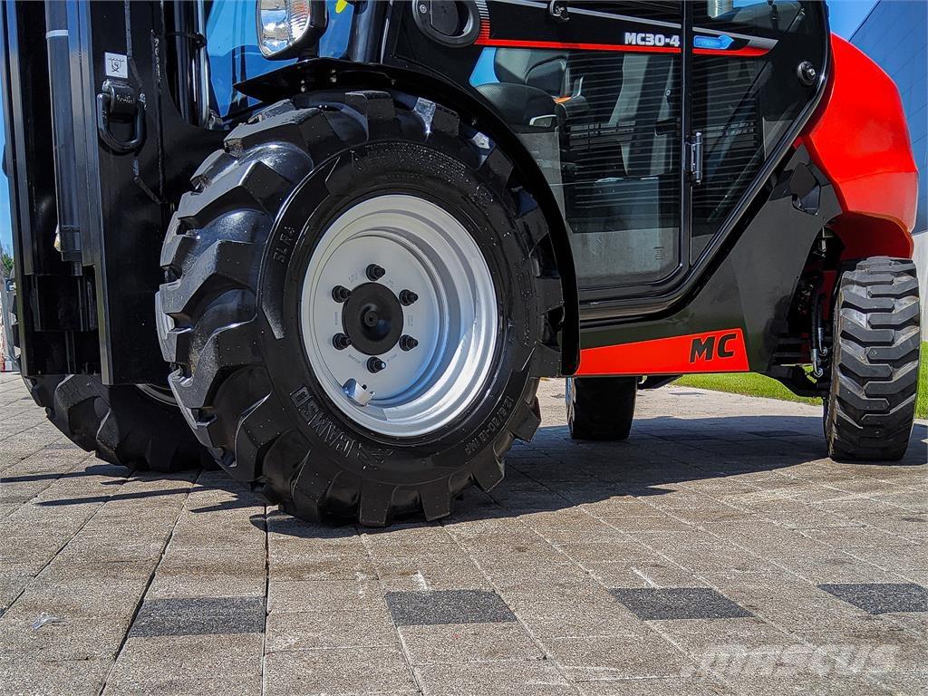 Manitou MC 30-4 Montacargas todo terreno