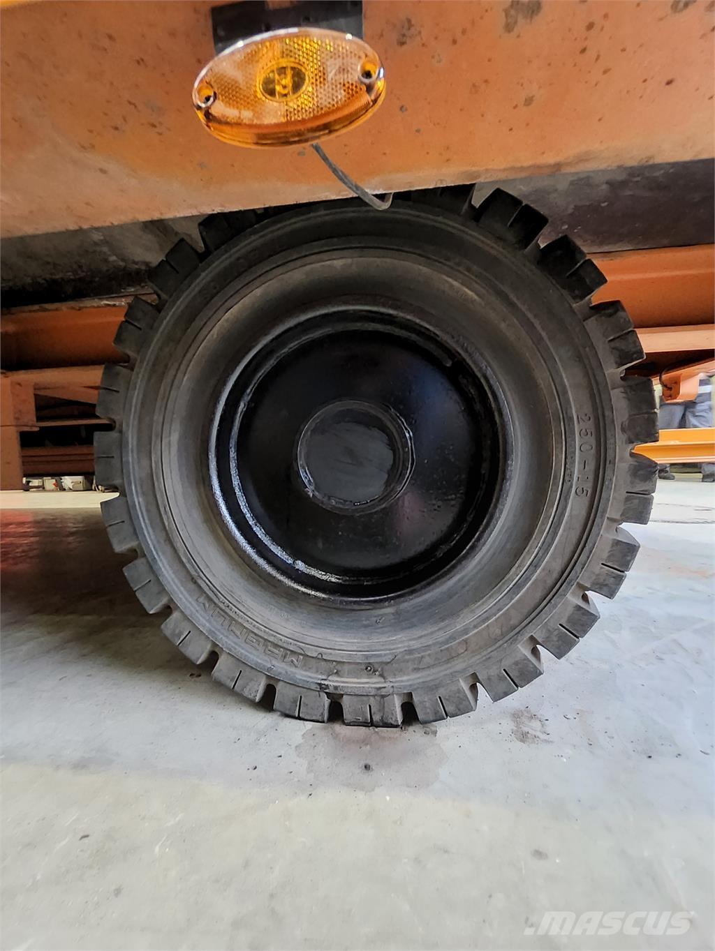 MULTI-TRANS VAL 30 Otros remolques