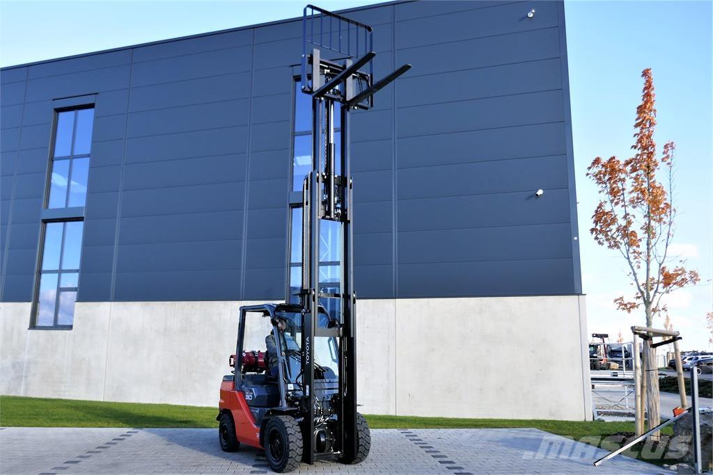 Toyota 02-8FGF30 Camiones LPG