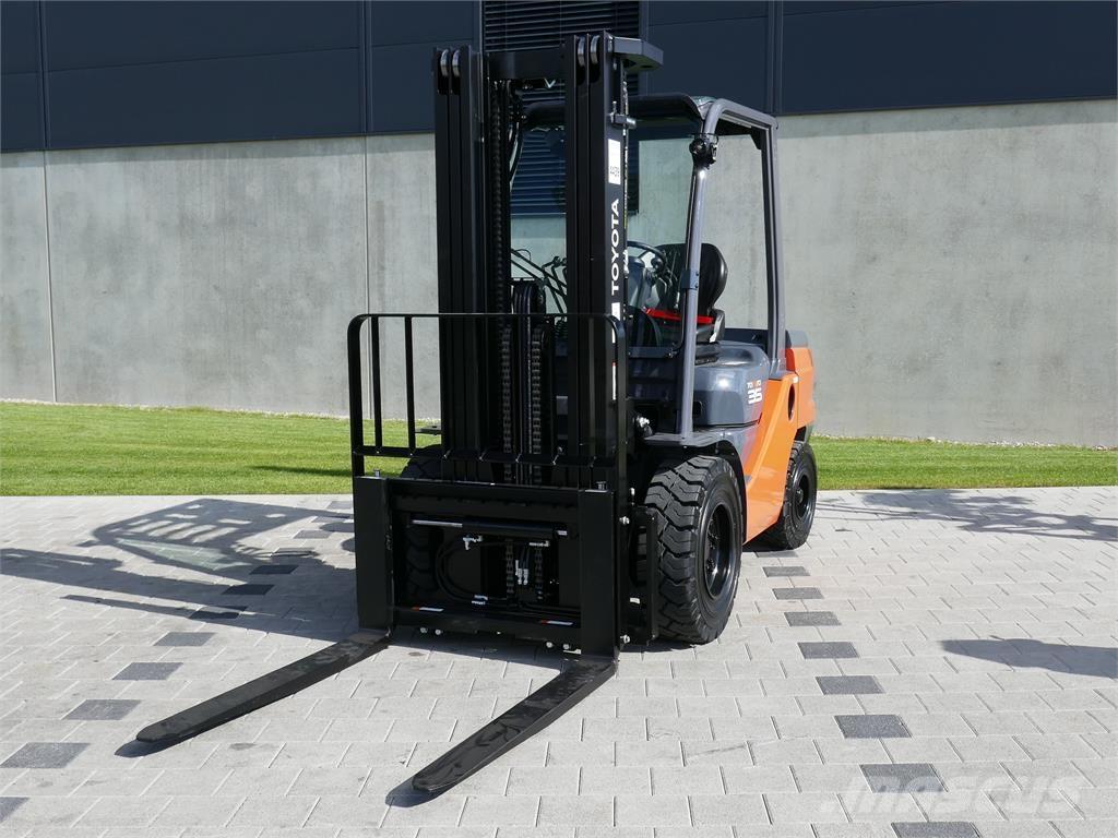 Toyota 52-8FDJF35 Camiones diesel