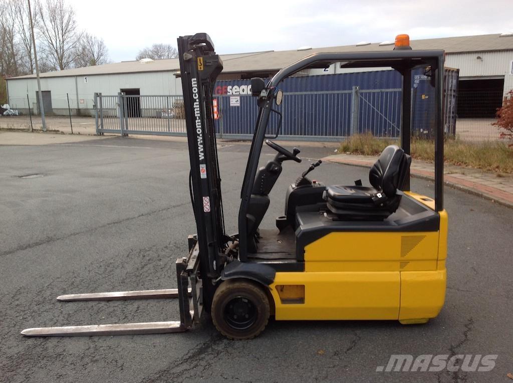 OM XE 18 3ac Carretillas de horquilla eléctrica