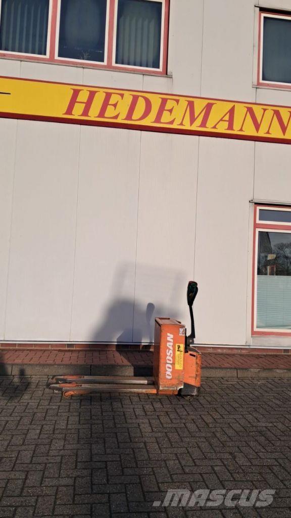 Doosan LEDH18 Montacargas manual para paletas