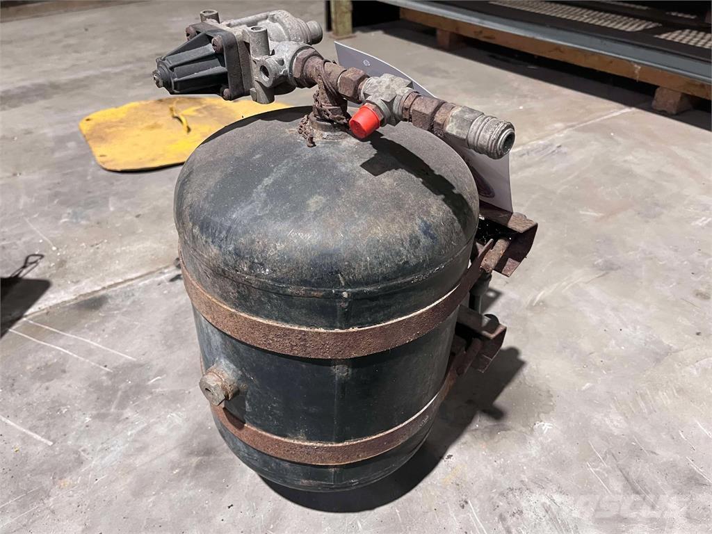 Volvo L120F lufttank Otros componentes