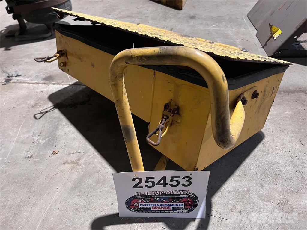 Volvo L120F værktøjskasse Otros componentes