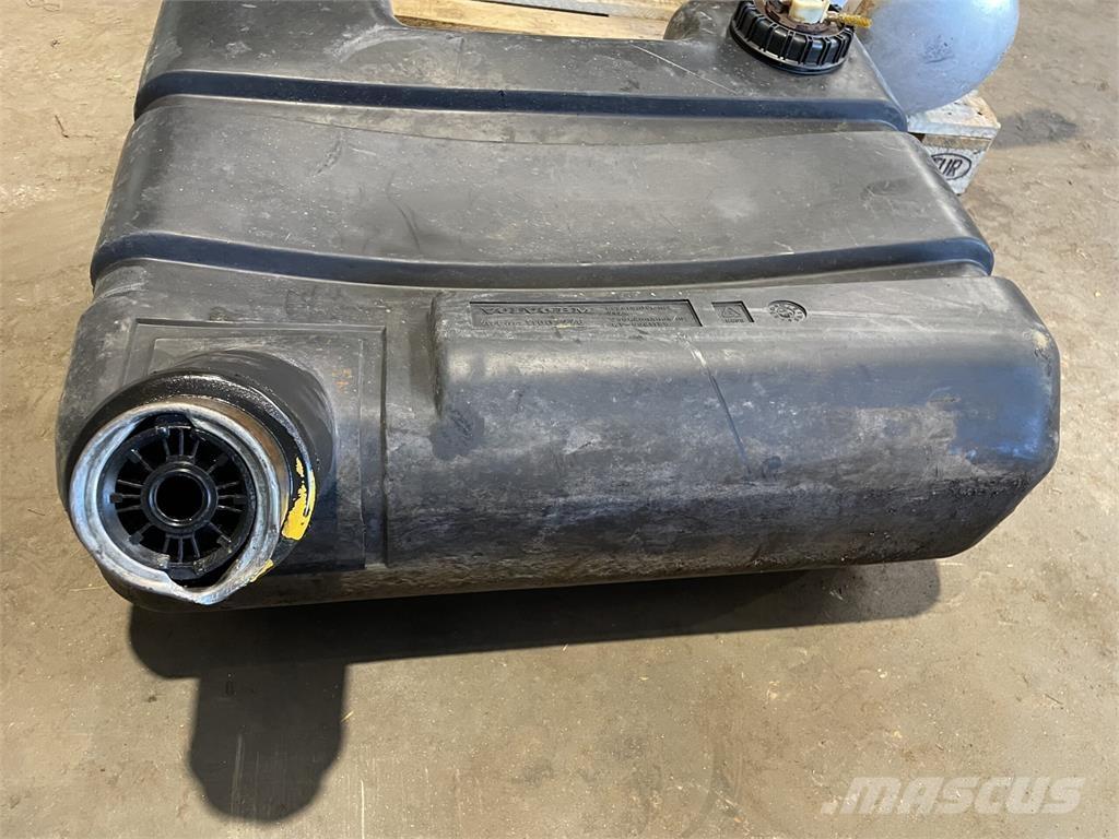 Volvo L70B dieseltank Otros componentes