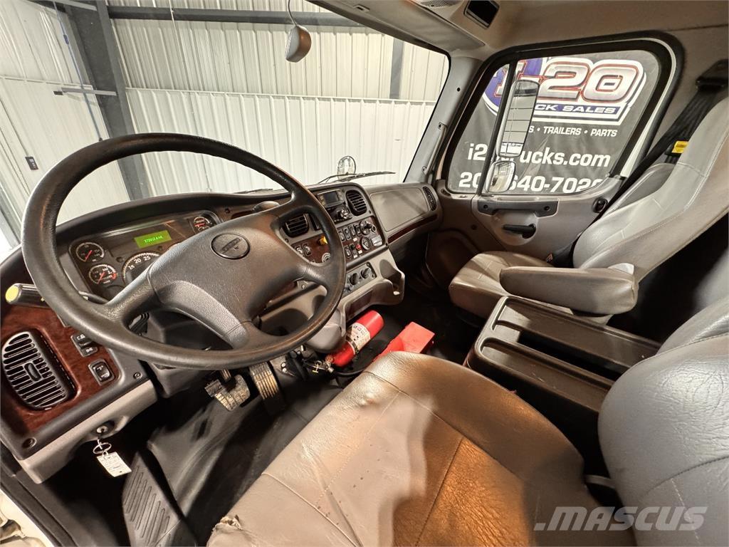 Freightliner M2 Camiones con chasís y cabina