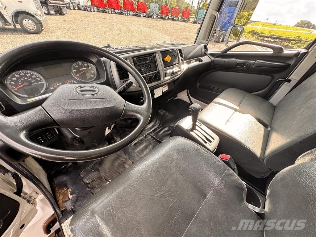 Hino 268 Camiones con caja de remolque