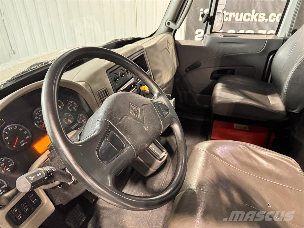 International 4300 Camiones de cama baja