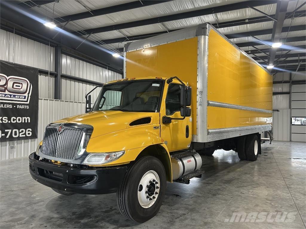 International MV Camiones con caja de remolque