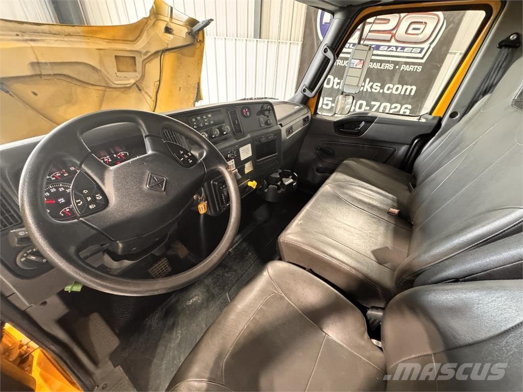 International MV607 Camiones con caja de remolque