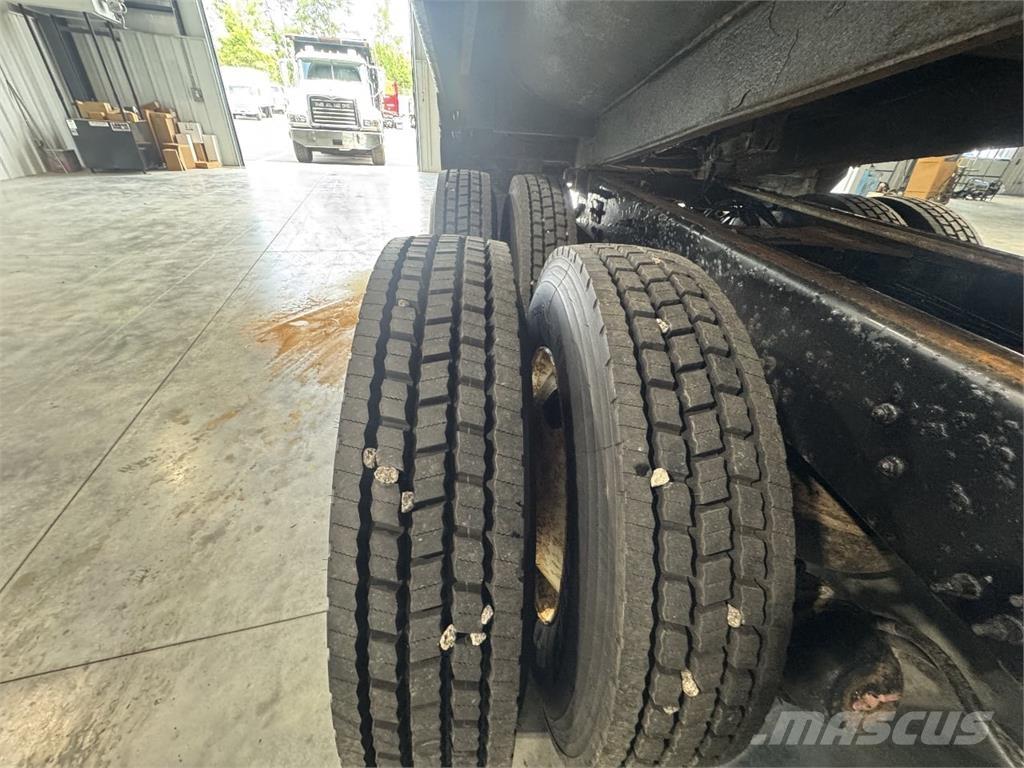 Mack GU713 Bañeras basculantes usadas