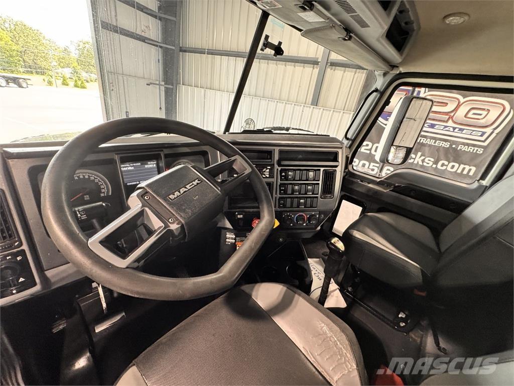 Mack Pinnacle Camiones tractor