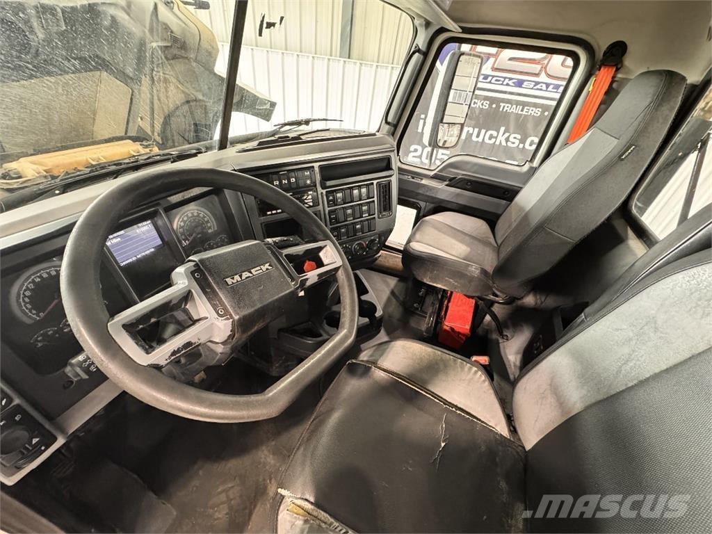 Mack Pinnacle Camiones tractor