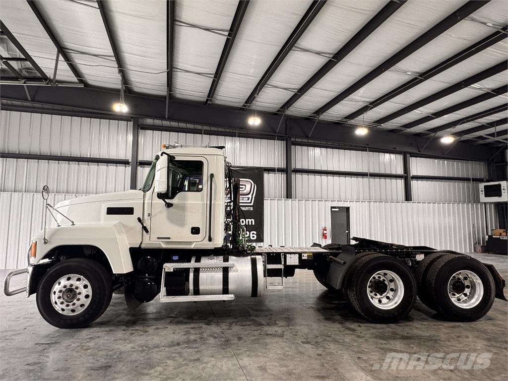 Mack Pinnacle Camiones tractor