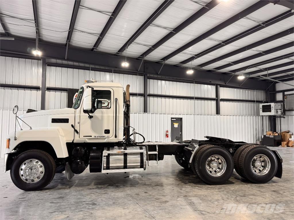 Mack Pinnacle Camiones tractor