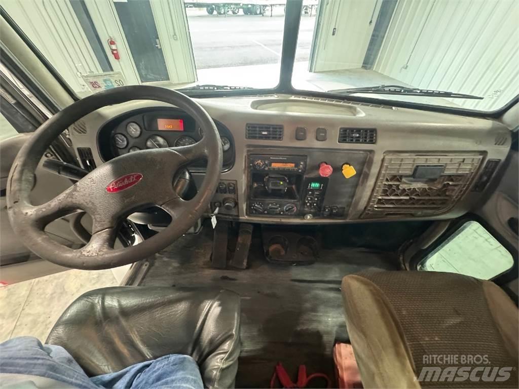 Peterbilt 330 Camiones de cama baja