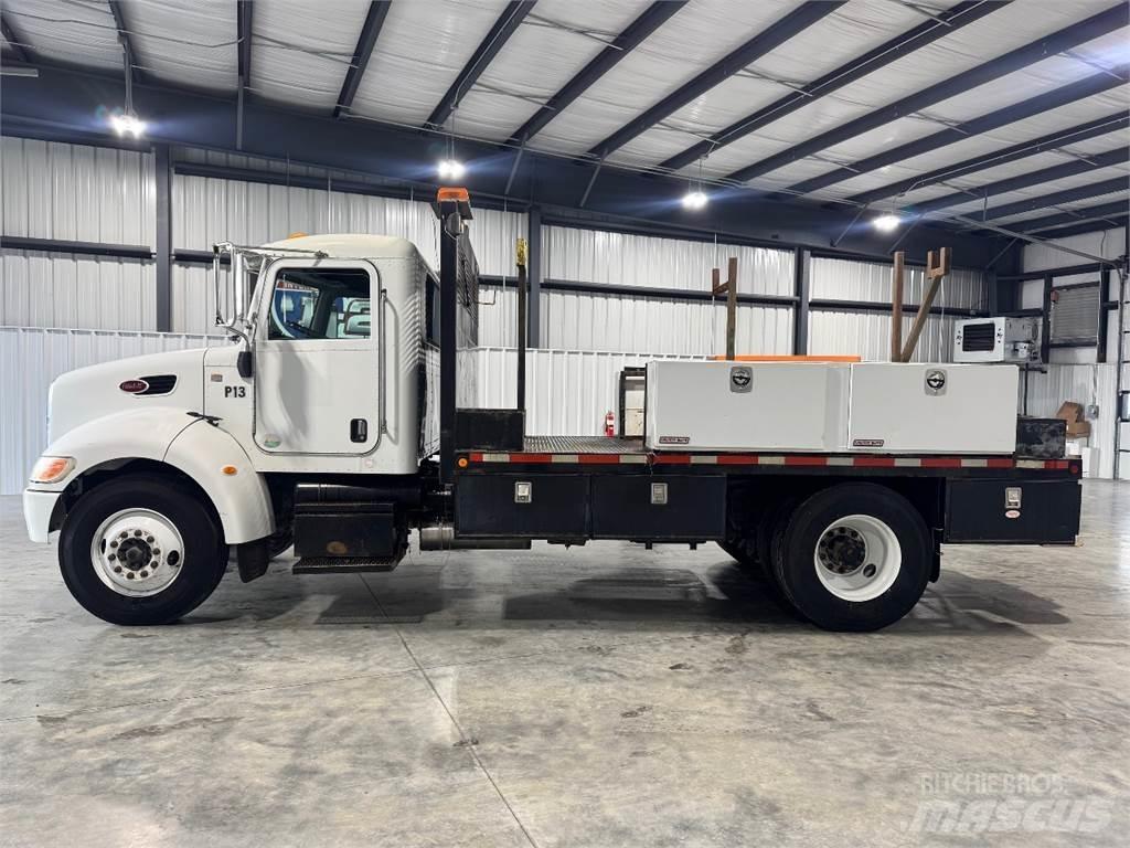 Peterbilt 330 Camiones de cama baja