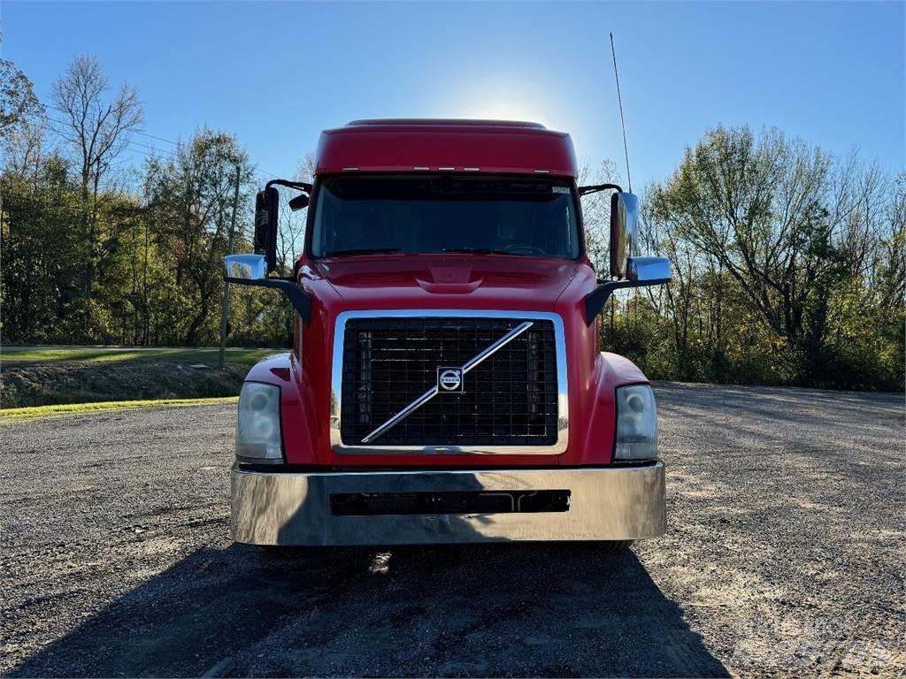 Volvo VNL64T730 Camiones tractor