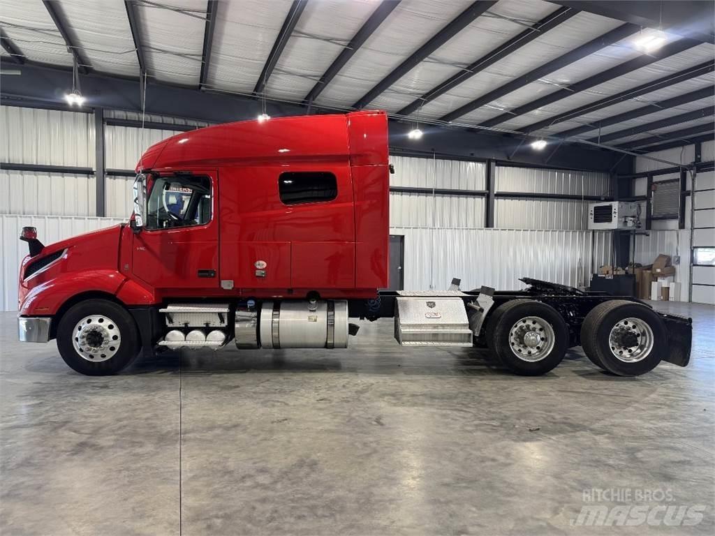 Volvo VNL64T740 Camiones tractor