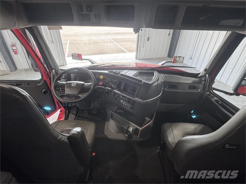 Volvo VNL64T740 Camiones tractor