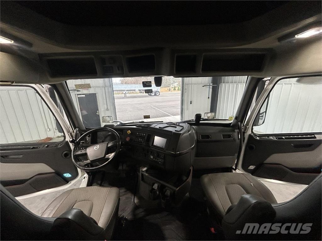 Volvo VNL64T740 Camiones tractor