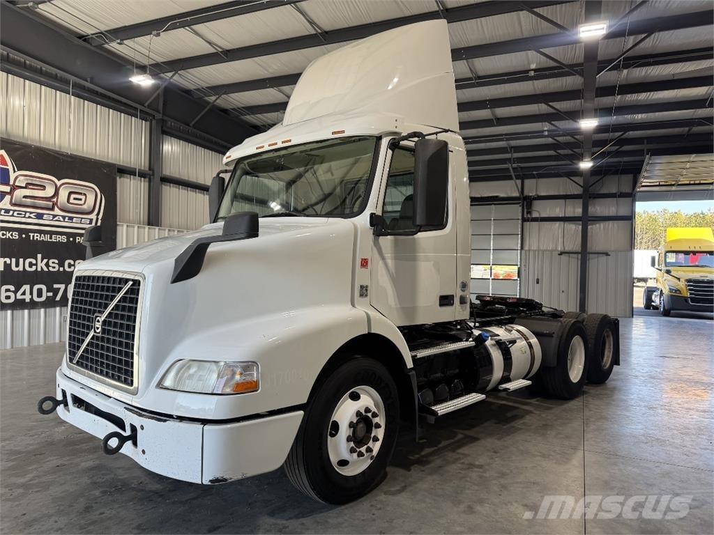 Volvo VNM Camiones tractor