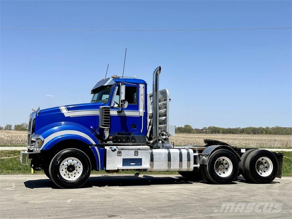 Mack Titan TD713 Camiones tractor