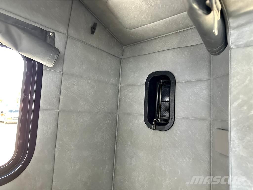 Mack Titan TD713 Camiones tractor