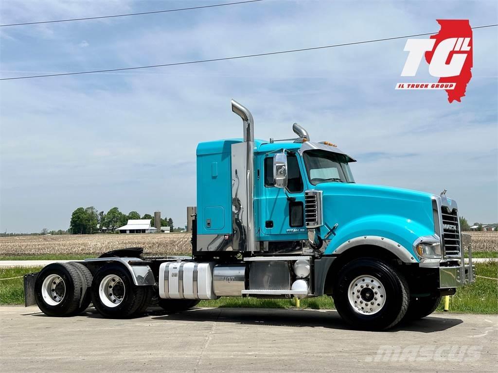 Mack Titan TD713 Camiones tractor