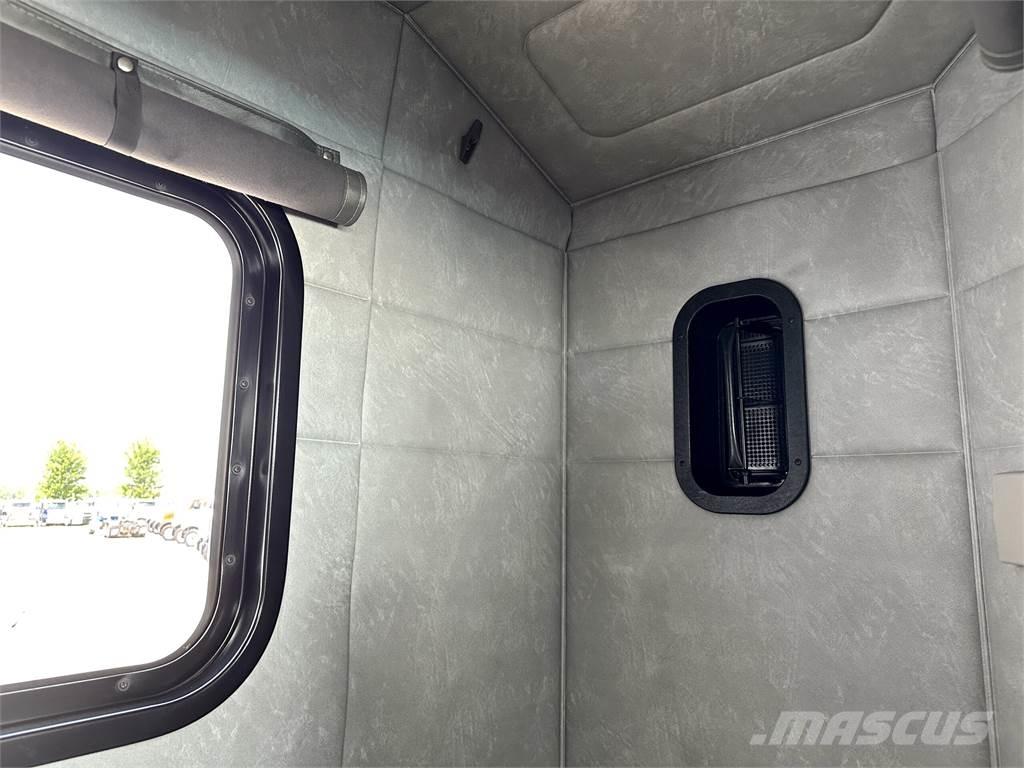 Mack Titan TD713 Camiones tractor