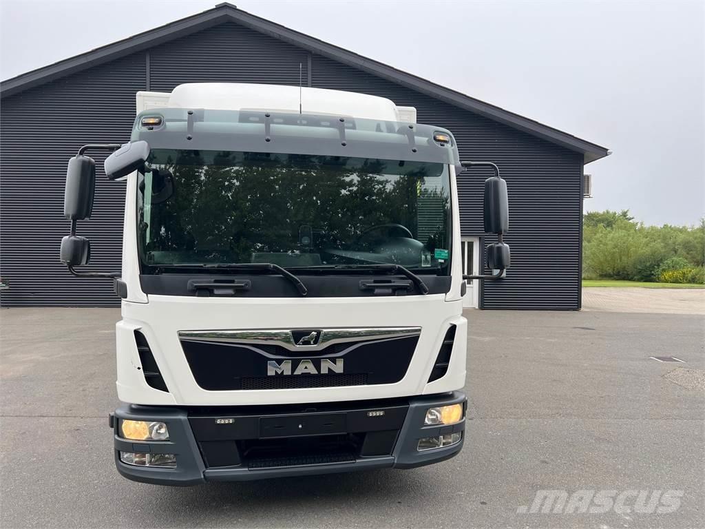 MAN TGL 12.220 Camiones con caja de remolque